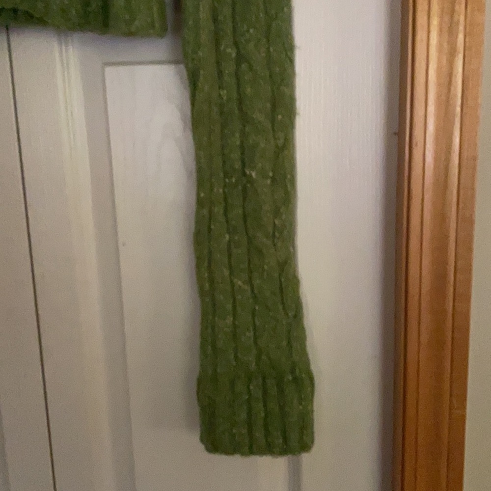 🦋2/$25 Green Kenzie light sweater with hood and never been worn - Picture 2 of 4